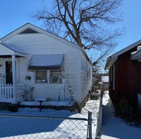 2nd image of 212 W Holden Ave