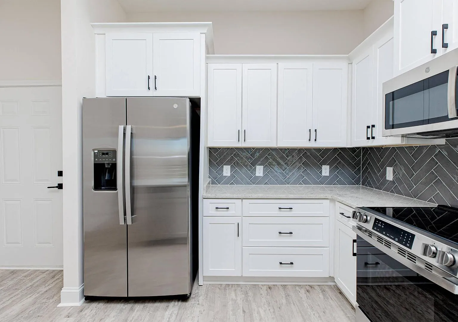 1009 Northside Dr - SUITE 204 — Photo 2