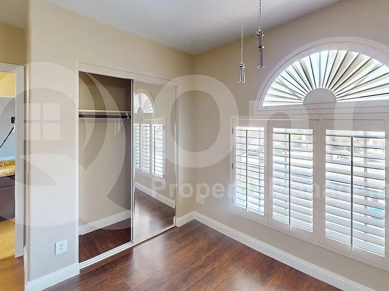 3211 E Behrend Dr — Photo 14