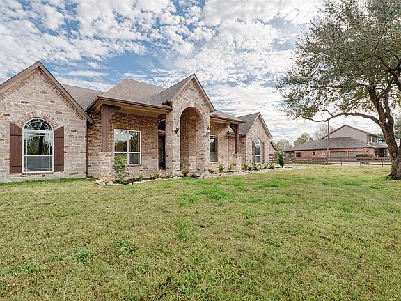 4th image of 413 Briar Creek Ln