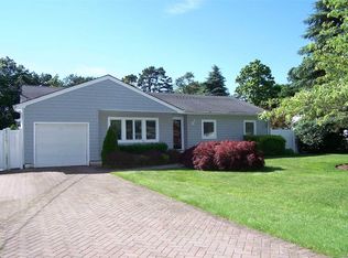 288 Blake Ave, Bohemia, NY 11716