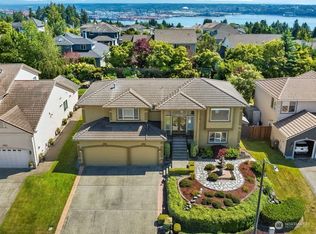2122 Davis Ct NE, Tacoma, WA