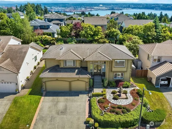 2122 Davis Court NE, Tacoma, WA 98422