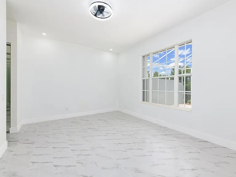 249 NW Bentley Cir — Photo 3