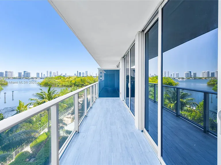 16385 Biscayne Blvd #404 — Photo 22