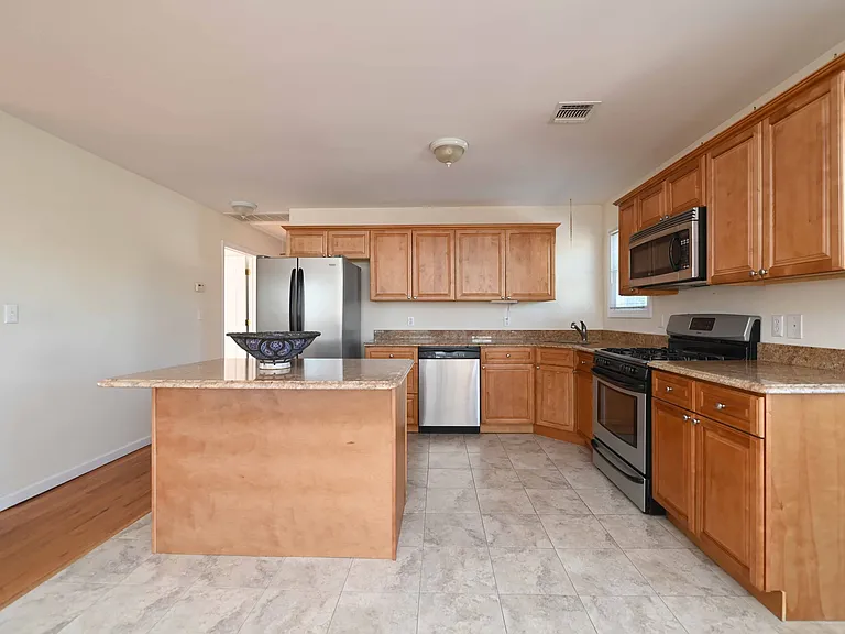 180 Fairbanks Ave #2 — Photo 4