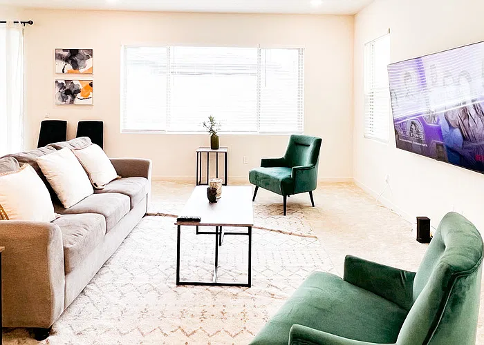 5 bed, 4.0 bath, 2837 sqft, $8,700 — Photo 2