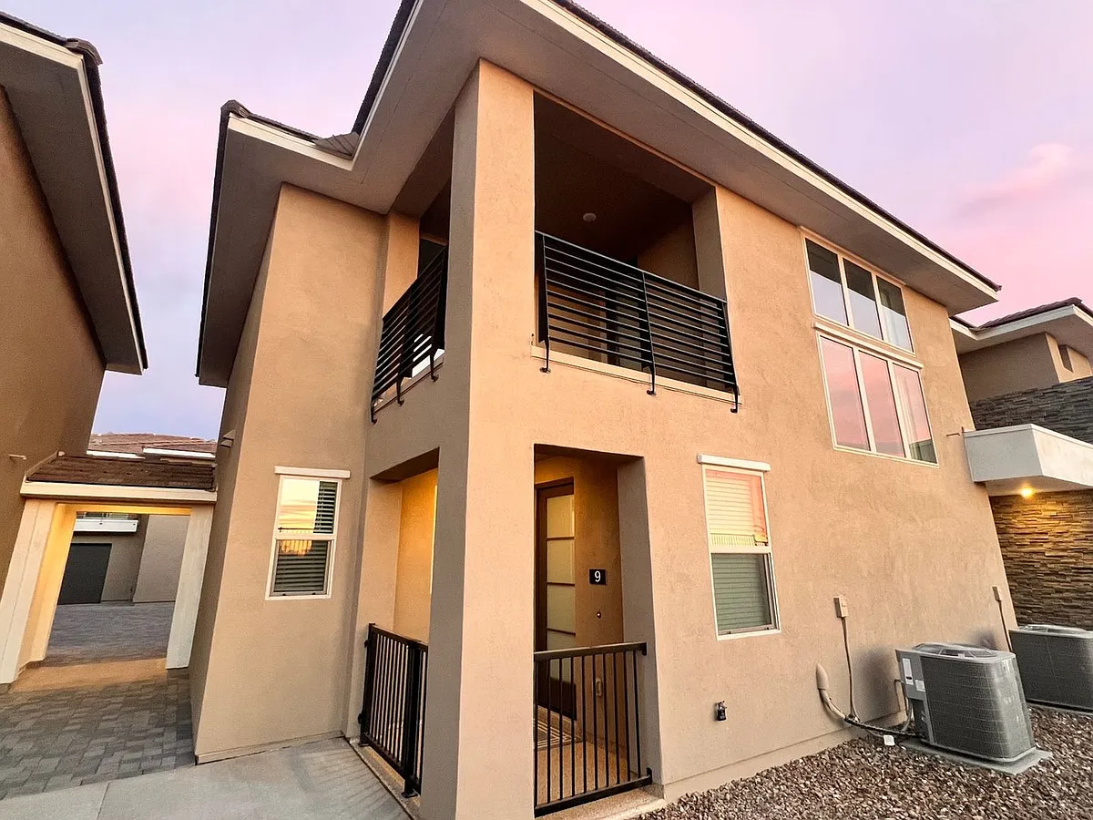 Building Photo - 2121 W Sonoran Desert Dr #9
