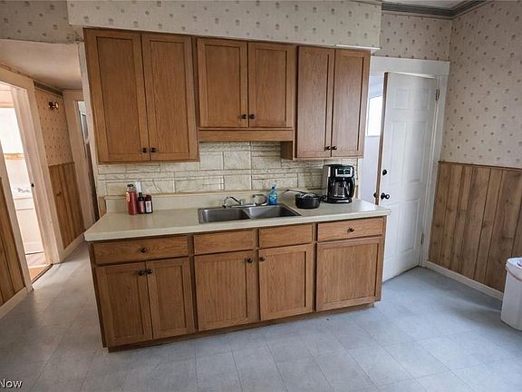 4th image of 3716 E 50th St