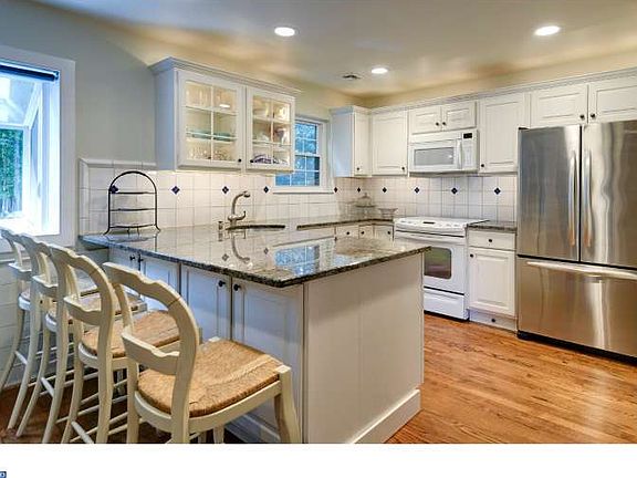 4th image of 803 Weatherstone Dr