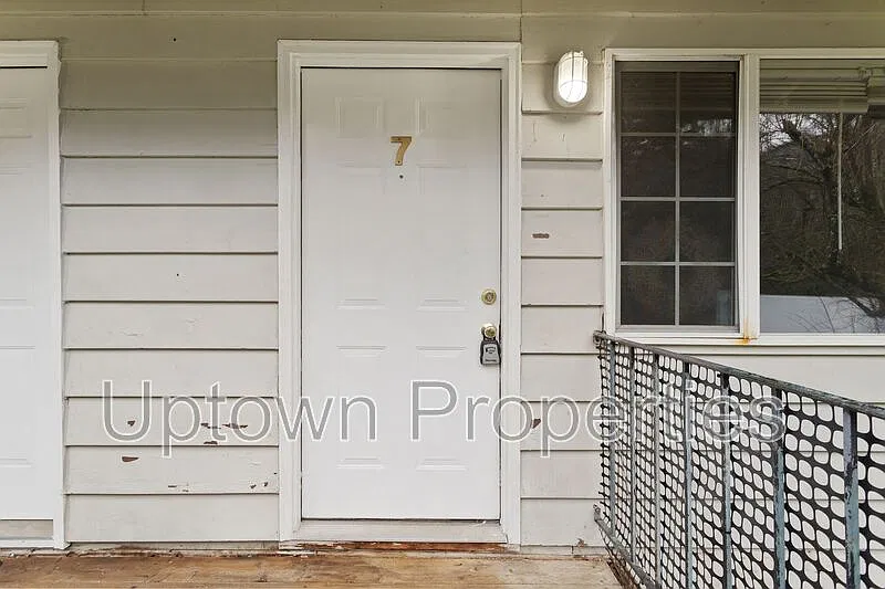 1515 SW Custer Dr — Photo 2