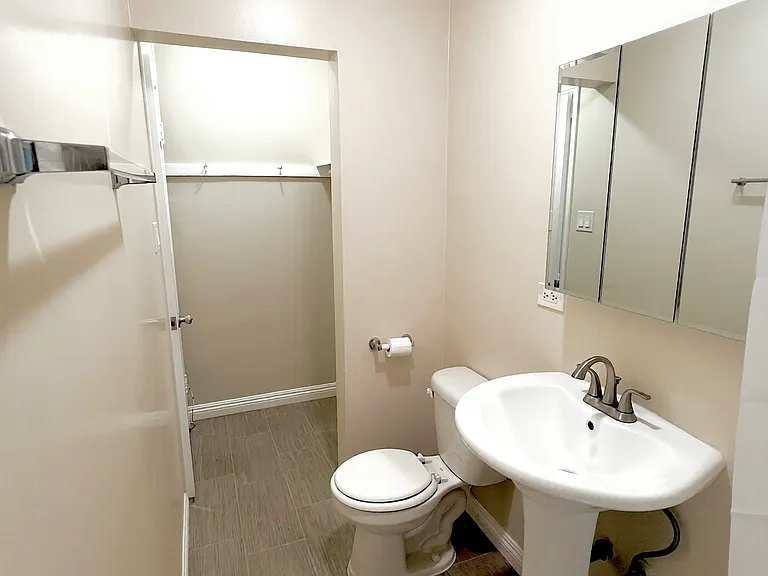 17542 Ventura Blvd #18 — Photo 9