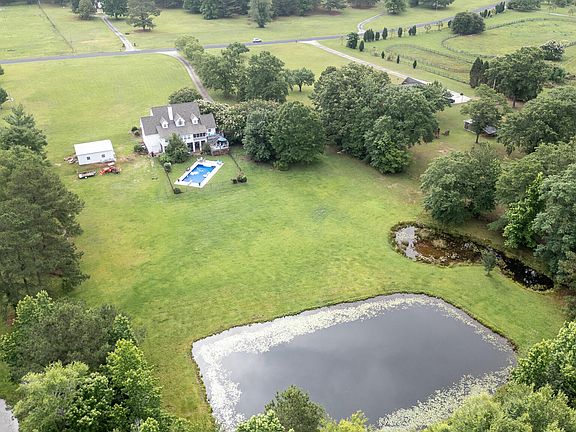 2nd image of 122 Twin Creek Farm Rd