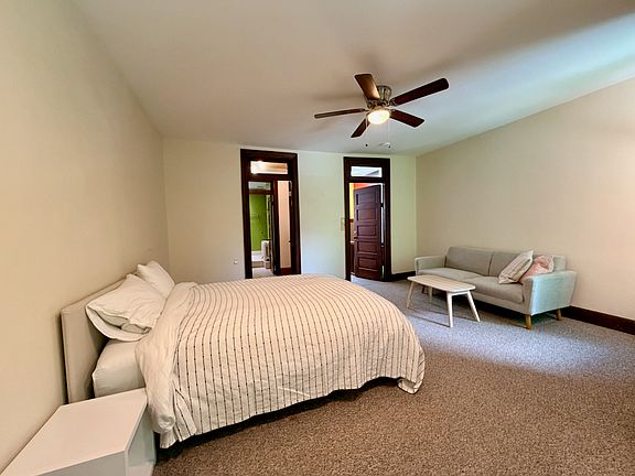 3rd image of 1539 Monroe St NW #1