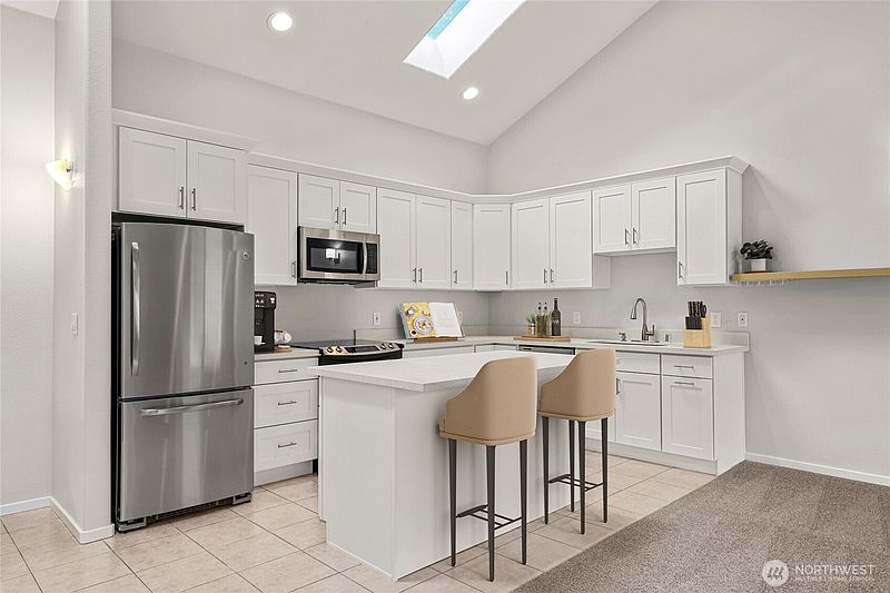 4th image of 1709 18th Avenue #302