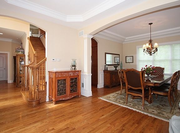 5th image of 534 Hale St