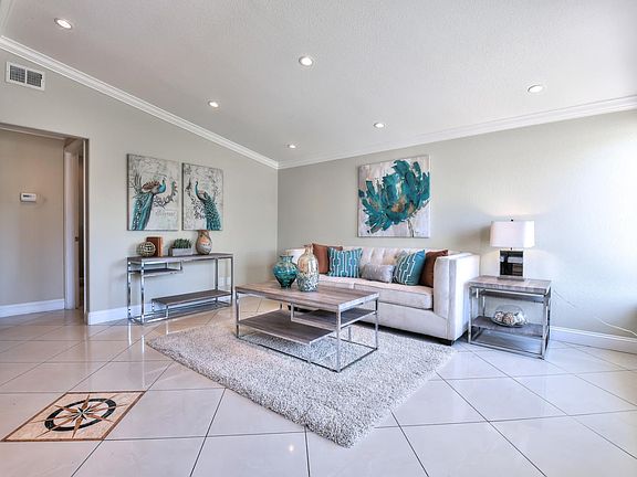 3rd image of 995 Lakewood Dr
