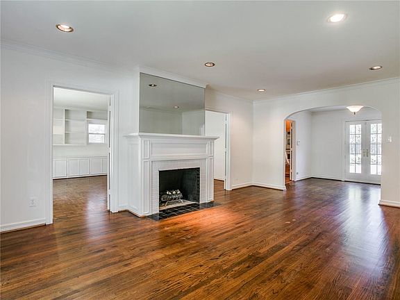 5th image of 4408 Stanford Ave