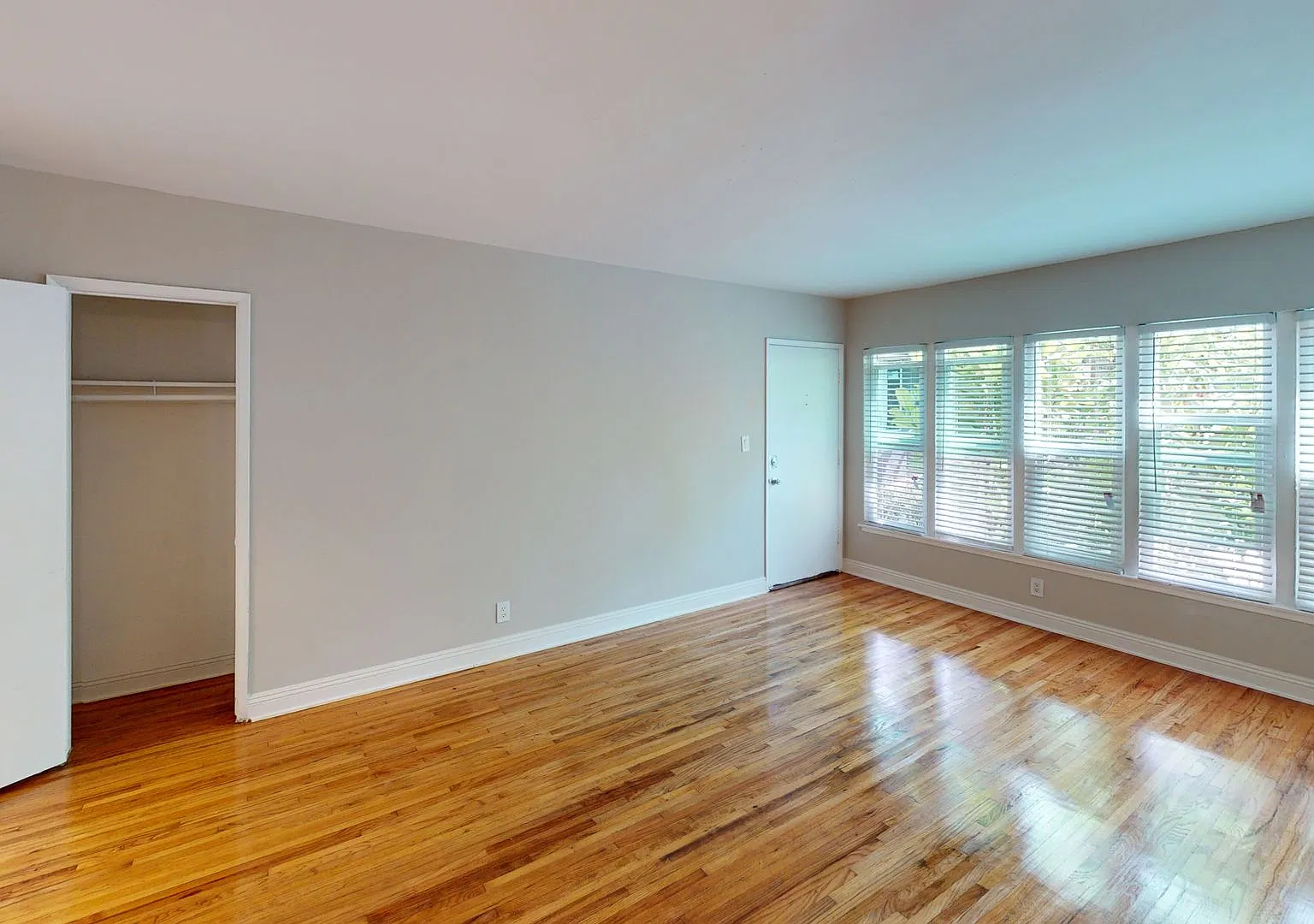 Reno Hoover Apartments..Gorgeous Newly Remodeled Spacious One Bedroom! — Photo 3