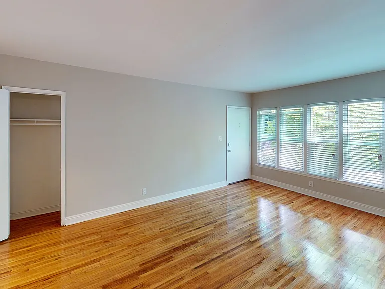 Reno Hoover Apartments..Gorgeous Newly Remodeled Spacious One Bedroom! — Photo 3