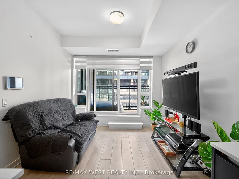 405 Dundas St W #421 — Photo 11