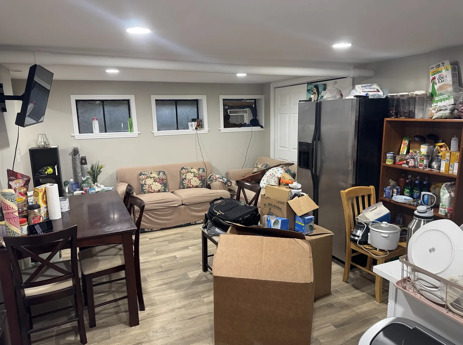 Renovated, Spacious Studio in Amazing Downtown Skokie!Walk to Metra, Parking Available! — Photo 2
