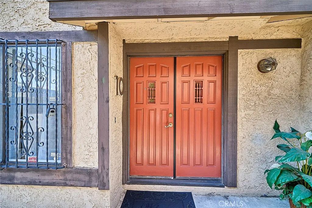 3 bed, 2.5 bath, 1286 sqft, $3,300 — Photo 2