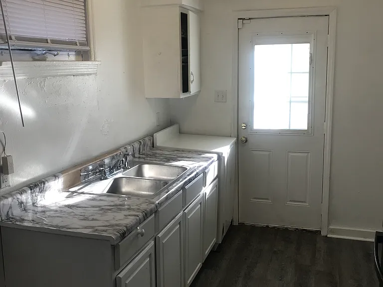 604 E Highland Ave — Photo 8