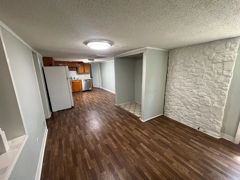 192 Elgin Dr — Photo 4