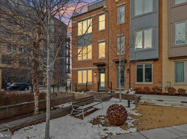 882 Thompson Cres #28, Rockville, MD 20852
