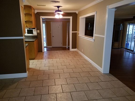 4th image of 1201 E Crockett Ave