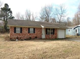 649 Green Country Dr, Tahlequah, OK 74464