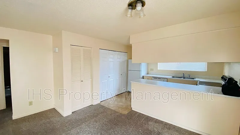 2 bed, 1.0 bath, 800 sqft, $1,295 — Photo 3