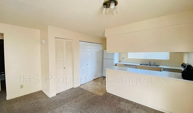 1913 Hoxie Ave #C — Photo 3