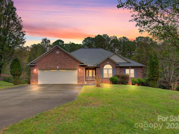 5358 Beacon Ridge Dr, Granite Falls, NC 28630