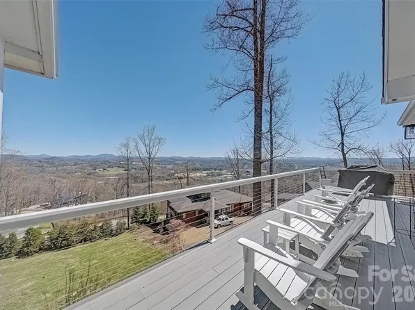 98 Rock Cliff Way, Hendersonville, NC 28791