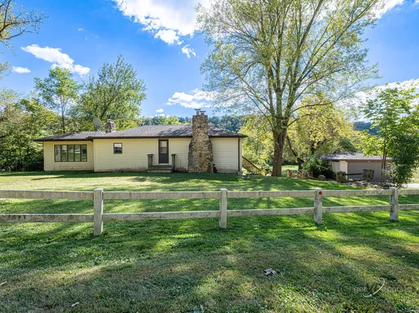 8285 W Buckhill Rd, Galena, IL 61036