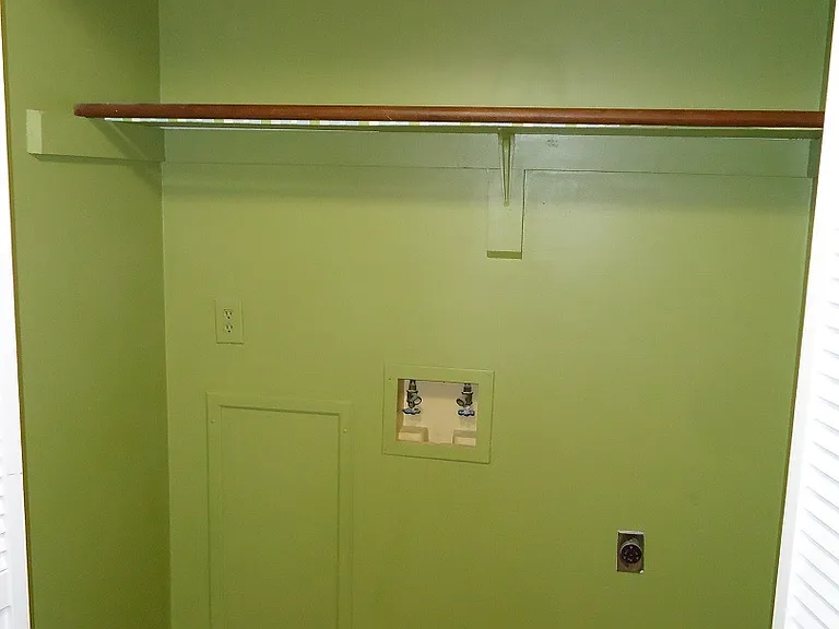 110 Manhattan Ct — Photo 5