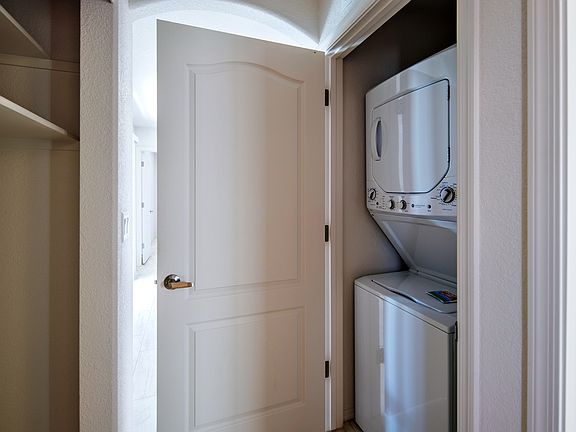 5th image of 2060 Swanson Ave #C