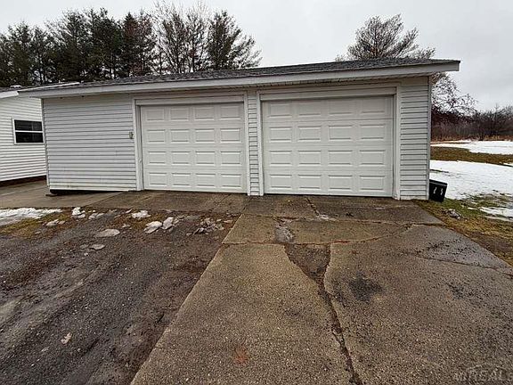 4th image of 2161 N Bringold Ave