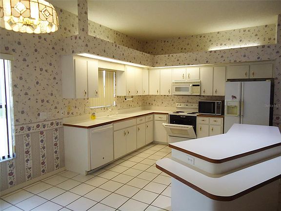 4th image of 757 Martinique Cir