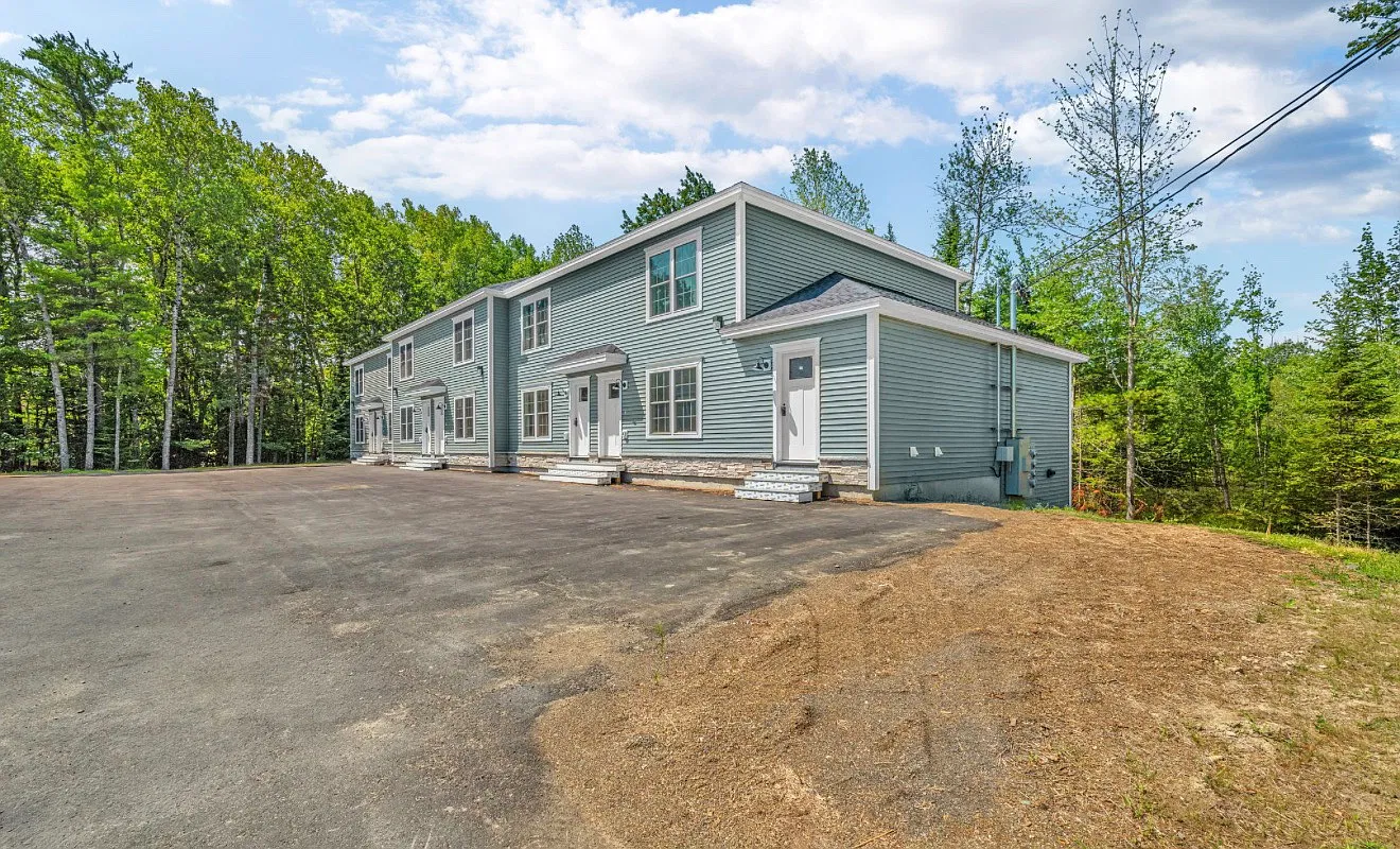 3 bed, 1.5 bath, 1080 sqft, $2,100 — Photo 3