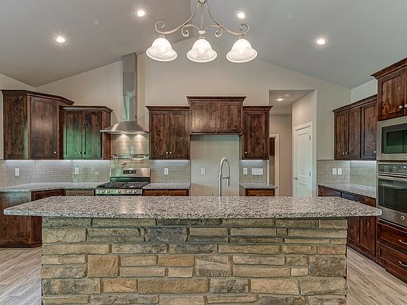 5th image of 20 Tiverton Ln