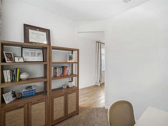 5th image of 7134 Clearwater Cove Dr