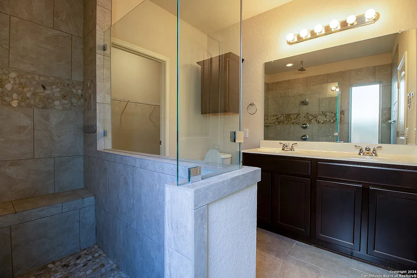 3 bed, 2.5 bath, 1950 sqft, $2,200 — Photo 3