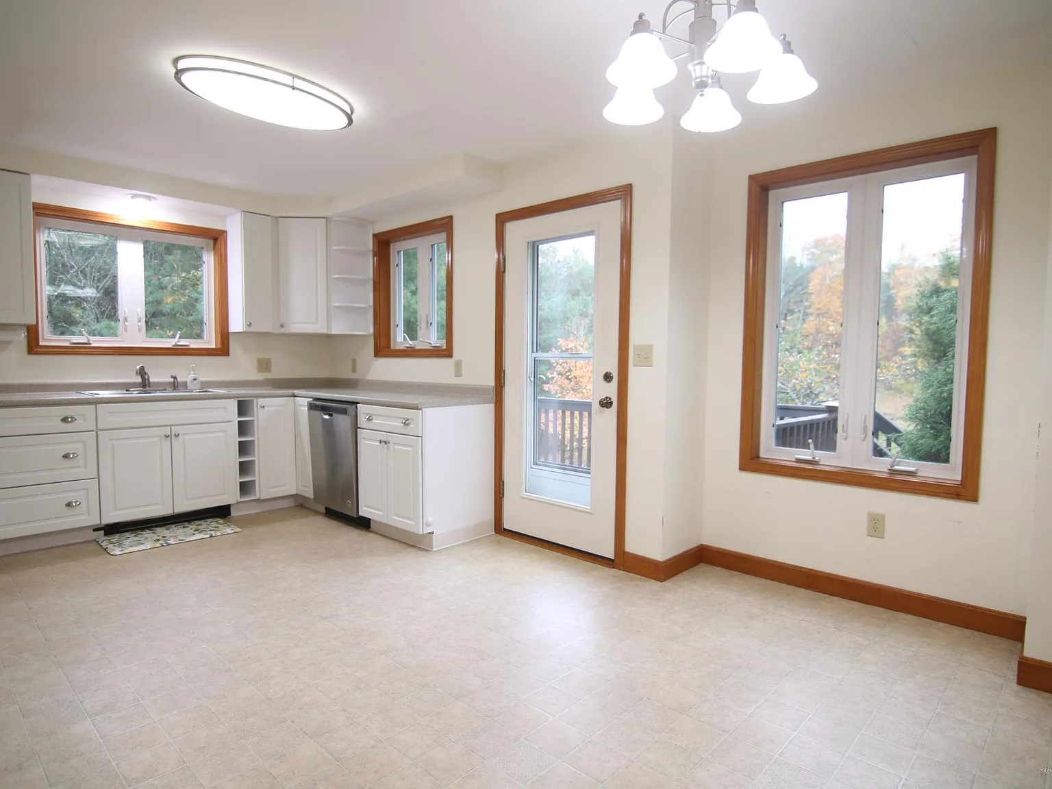 2 bed, 1211 sqft, $2,600 — Photo 4