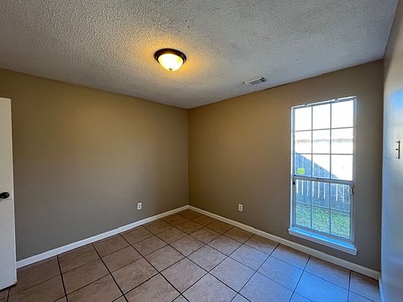 5th image of 5928 Briarwood Dr