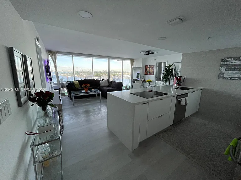 7601 E Treasure Dr #1017 — Photo 5