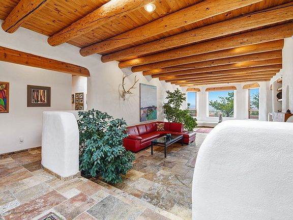 3rd image of 825 Espinoza Road