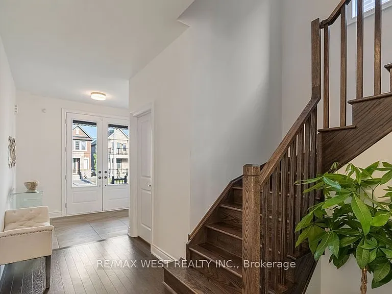 2132 Wilson St — Photo 3